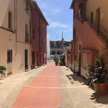 Between The Roofs Of Menton Old Town And The Sea Exterior foto