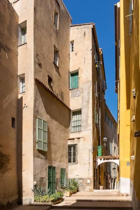Between The Roofs Of Menton Old Town And The Sea Exterior foto