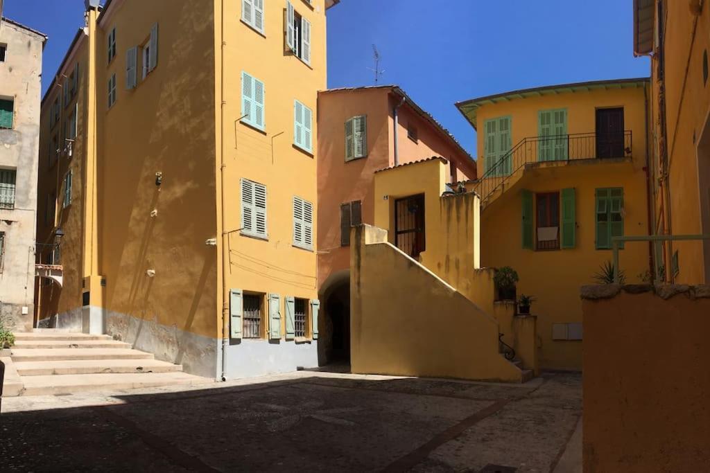 Between The Roofs Of Menton Old Town And The Sea Exterior foto